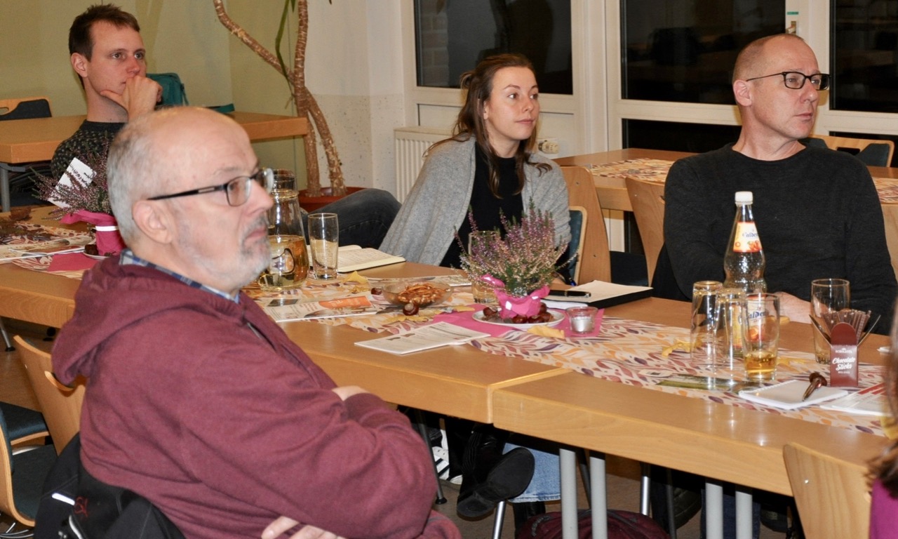 Gäste beim BONUS-Fortbildungsaabend in Göttingen. Foto: Caritas