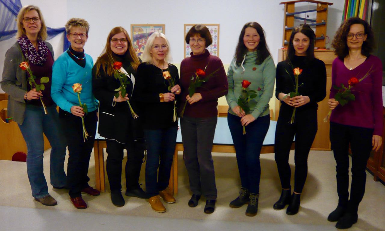 Mit einer kleinen Feier in der Ev. Familien-Bildungsstätte Göttingen wurden die neuen DUO-Seniorenbegleiterinnen in ihrem zukünftigen freiwilligen Engagement willkommen geheißen. | Foto: Caritas