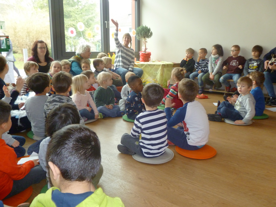 Kinder und Mitarbeitende haben mit Jutta Schmitz Abschied gefeiert. Foto: Caritas