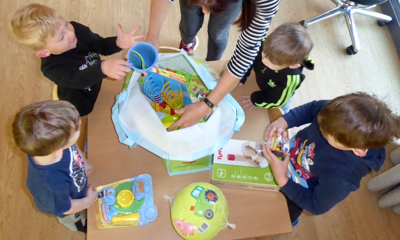 Rotary-Club Göttingen-Sternwarte spendete Spielzeug an den Kindergarten St. Godehard I. | Foto: Caritas
