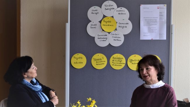Landrätin Astrid Klinkert-Kittel (l.) und Mathilde Henke, Leiterin des Caritas-Centrums Northeim, bei der Vorstellung des Projekts. | Foto: Broermann / cps