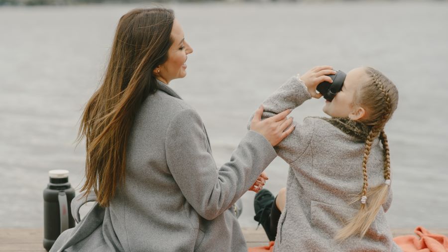 Mutter mit Tochter | Foto: Freepik.com