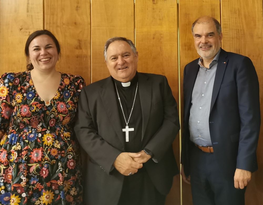 Dr. Marie Kajewski und Holger Gatzenmeyer (rechts) wurden auf der Delegationsreise oft vom Bischof der Kanarischen Inseln, Monsignore José Mazuelos Peréz (Mitte) begleitet. | Foto: Kajewski/Caritas