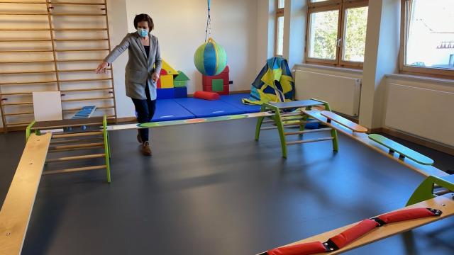 Heike Jagemann erklärt die neuen Elemente. | Foto: Caritas Heike Jagemann erklärt die neuen Elemente. | Foto: Caritas