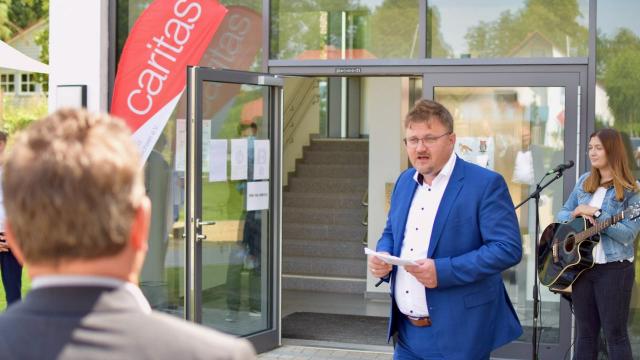Duderstadts Bürgermeister Thorsten Feike (FDP) spricht ein Grußwort.