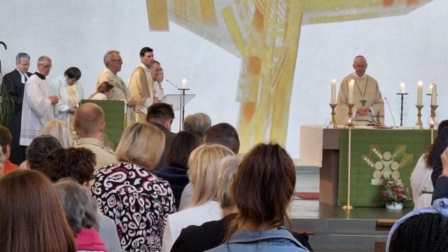 Weihbischof Dr. Nikolaus Schwerdtfeger leitete den Festgottesdienst in der Kirche St. Godehard in Göttingen. | Foto: Johannes Broermann